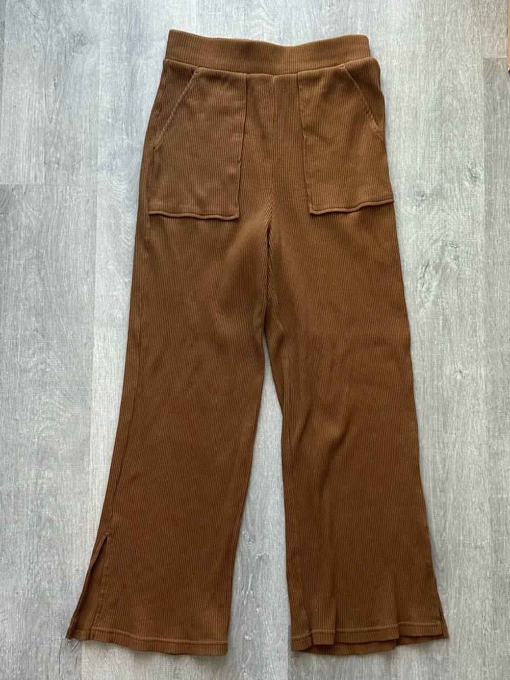 GU Women’s Wide-Leg Ribbed Pants in Brown
